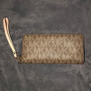 Michael Kors Jet Set Travel Continental Wristlet